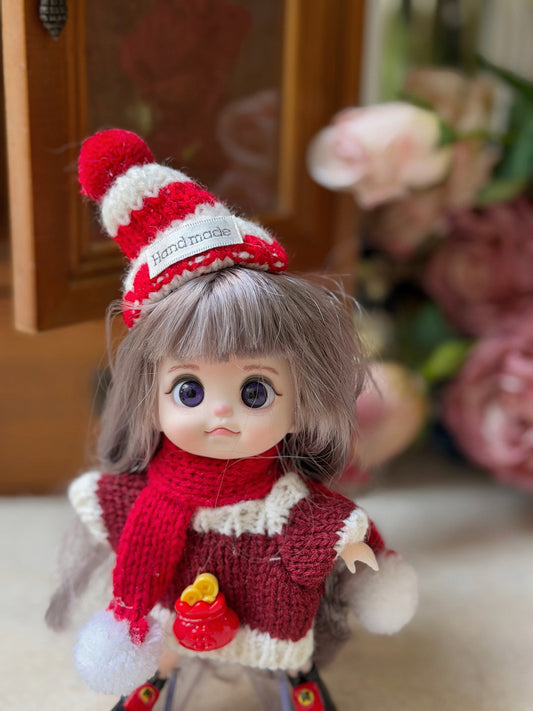 No. 019 — Poseable Mini Doll Charm | OB11 Size, Approx. 15 cm