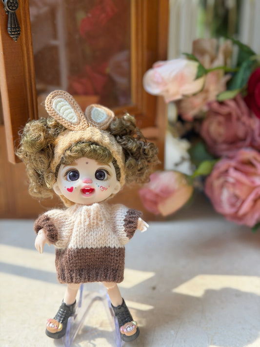 No. 020 — Poseable Mini Doll Charm | OB11 Size, Approx. 15 cm